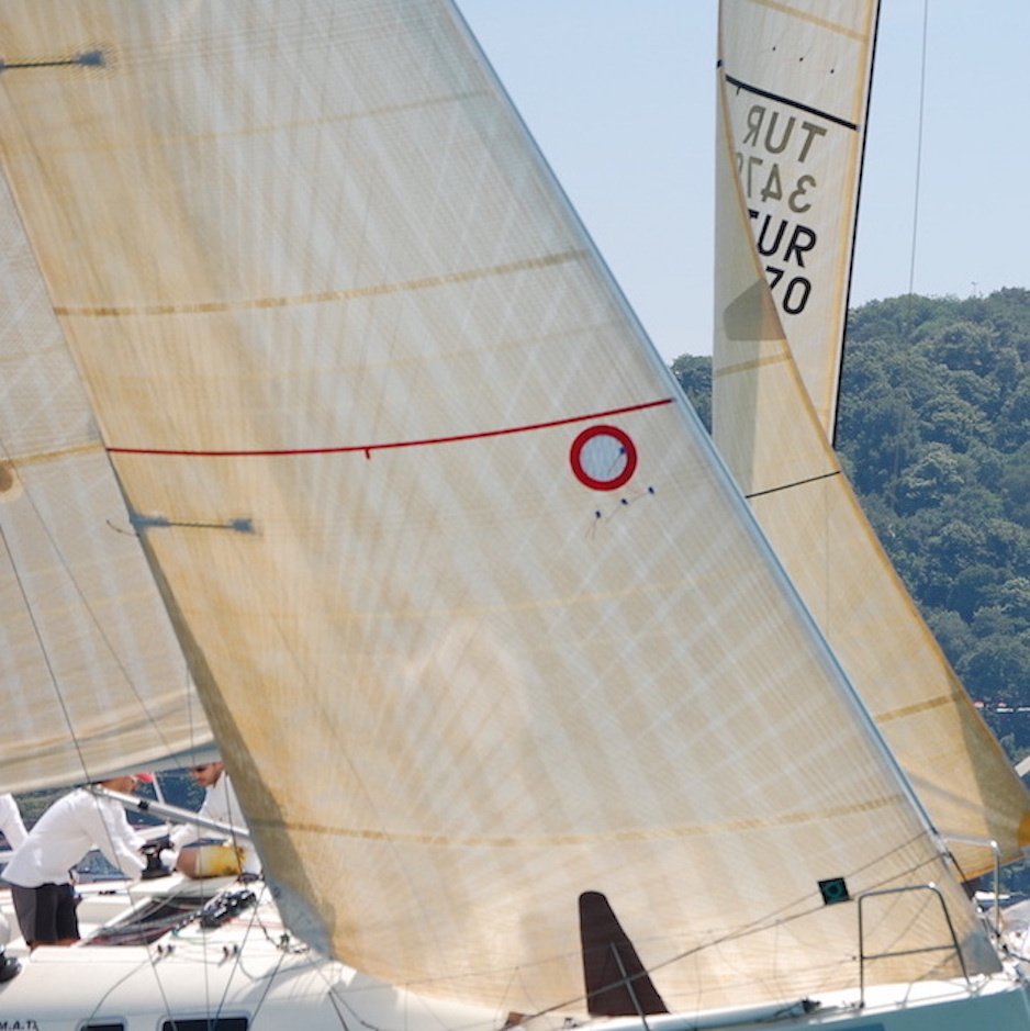 Beneteau Oceanis 38 Hafif Hava Flok